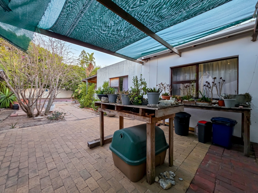 4 Bedroom Property for Sale in Sunridge Western Cape